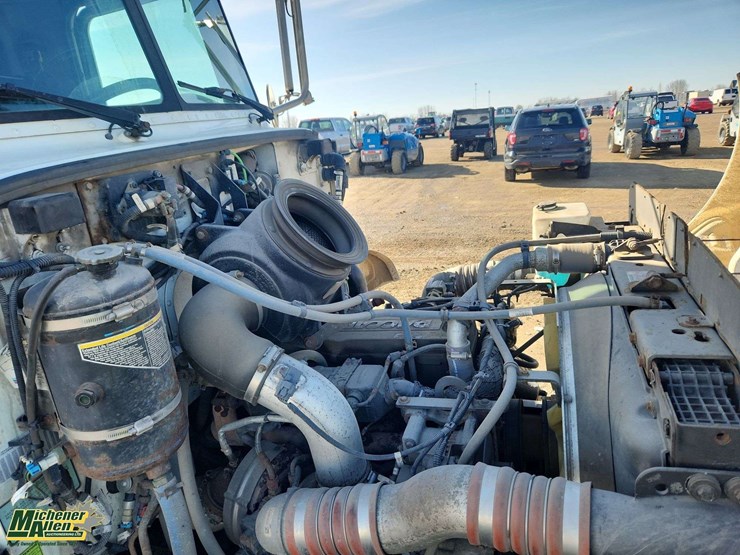 2011-peterbilt-337-image-29