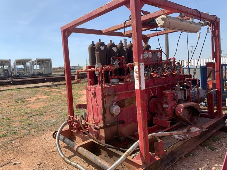 7’-x-12’-x-10’-skidded-bop-closing-unit-image-1