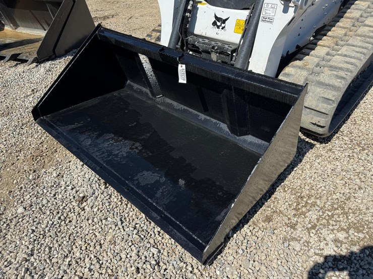 wildcat-74"-skid-steer-high-capacity-bucket-image-1