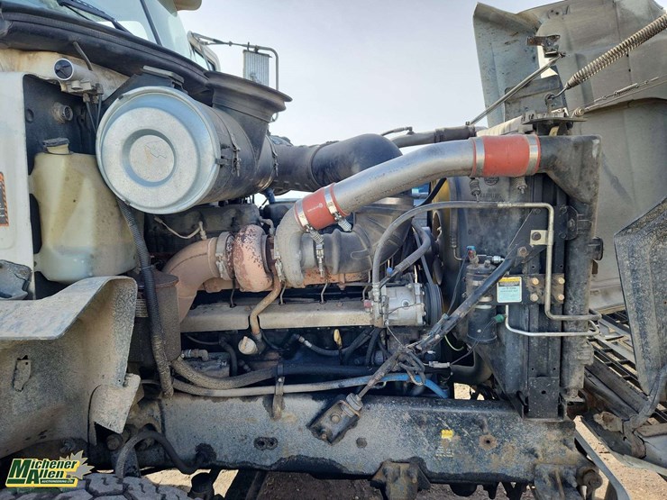 2001-mack-ch613-image-22