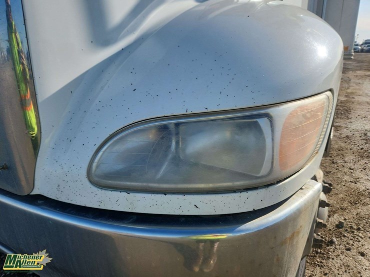 2011-peterbilt-337-image-38