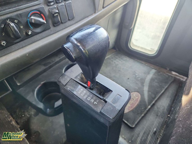 2011-peterbilt-337-image-14