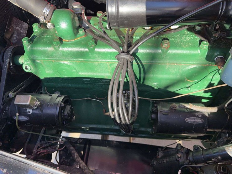 1937-international-d2-panel-truck-image-60