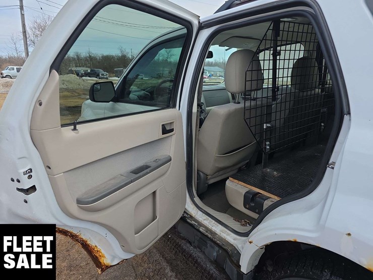 2011-ford-escape-image-25