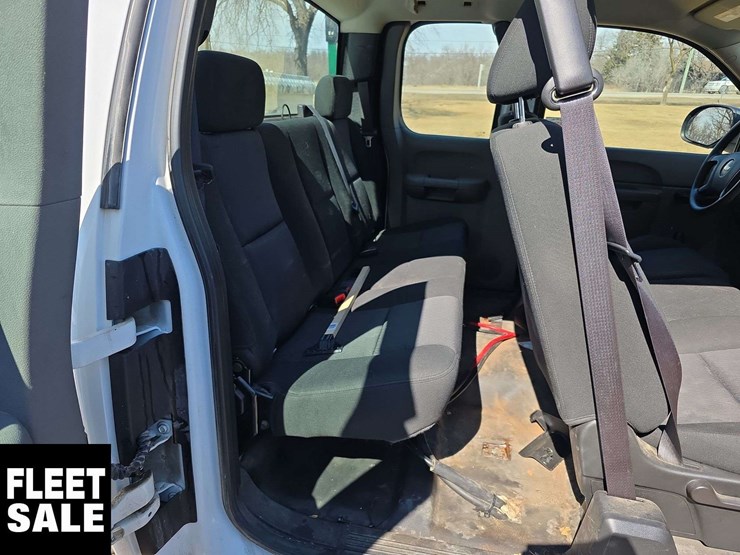 2010-chevrolet-silverado-2500hd-image-32