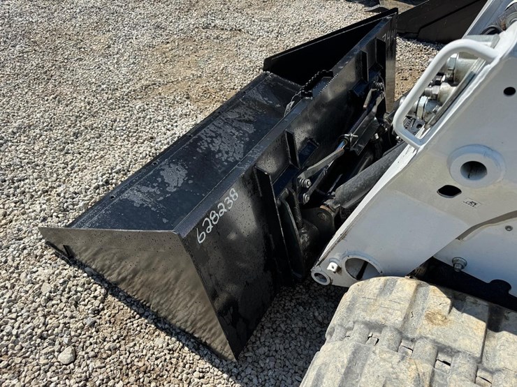 wildcat-74"-skid-steer-high-capacity-bucket-image-6