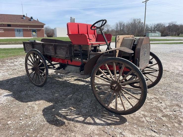 international-highwheeler---restoration-started---original-paint-bed-image-3