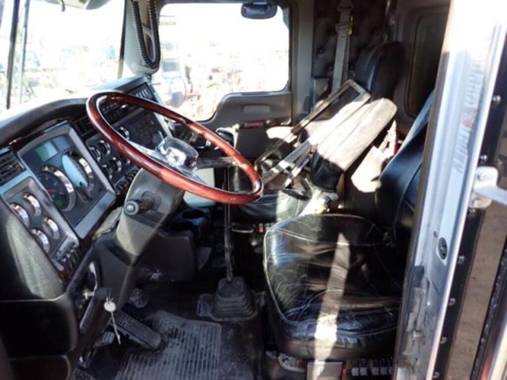 2013-kenworth-t800-image-25