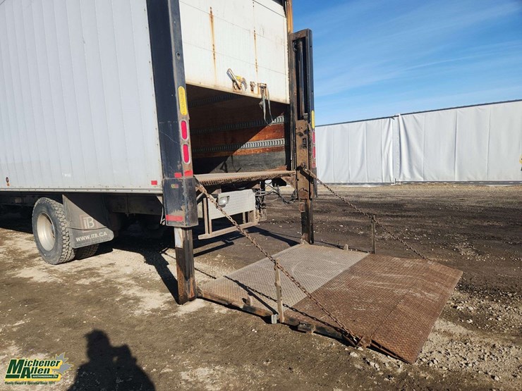 2011-peterbilt-337-image-22