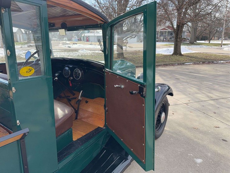 1934-international-c-1-canopy-express-image-28