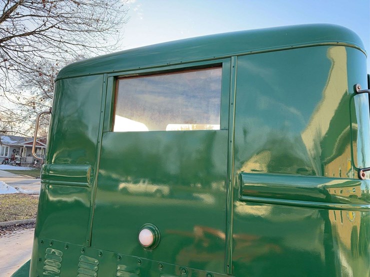 autocar-u70-truck-tractor-image-22