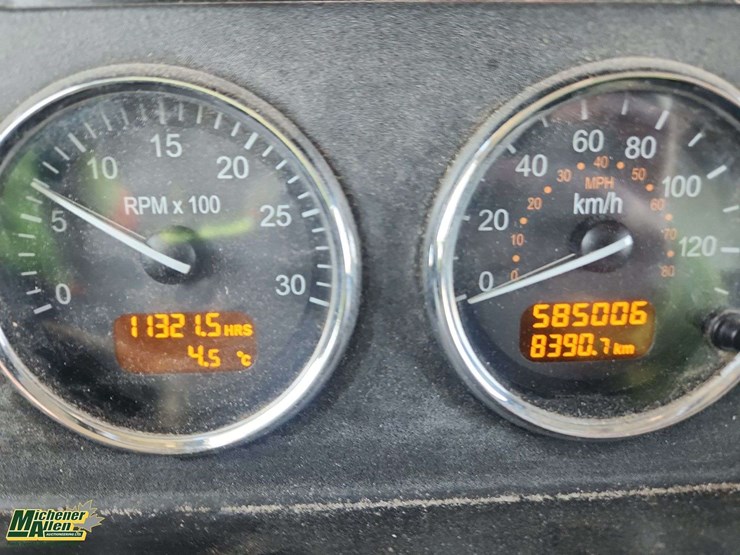 2011-peterbilt-337-image-10