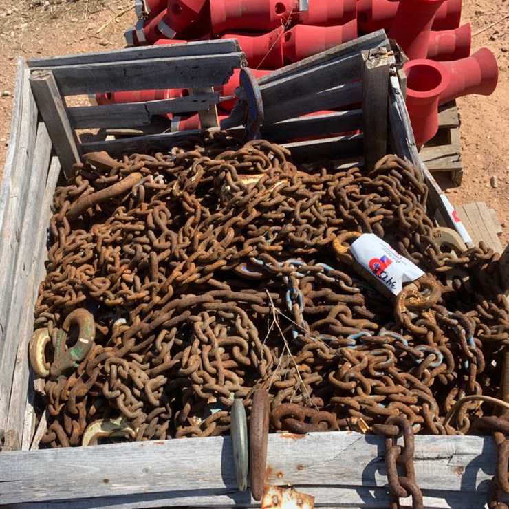 Tote of Lifting Chains