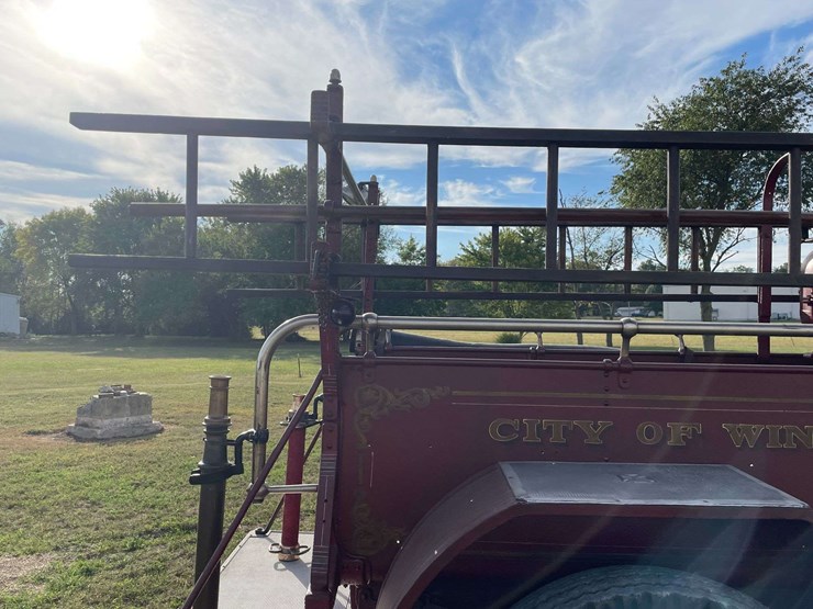 1917-american-la-france-firetruck-image-36