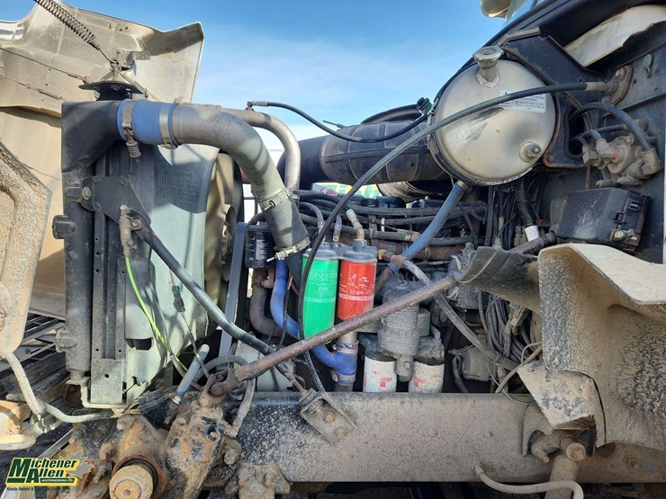 2001-mack-ch613-image-24