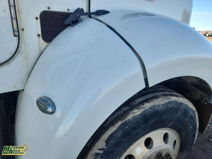 2011-peterbilt-337-image-34