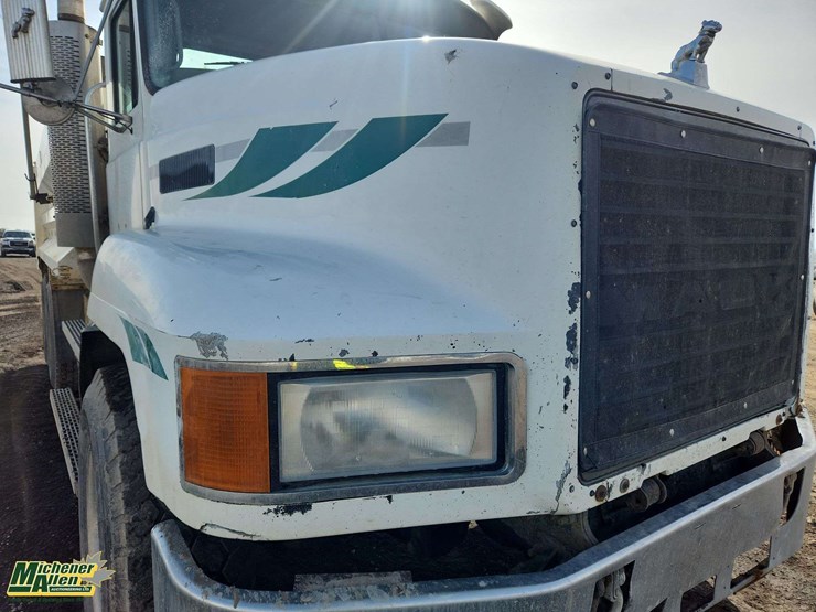 2001-mack-ch613-image-32