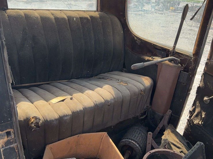 1916-milburn-electric-car-image-24