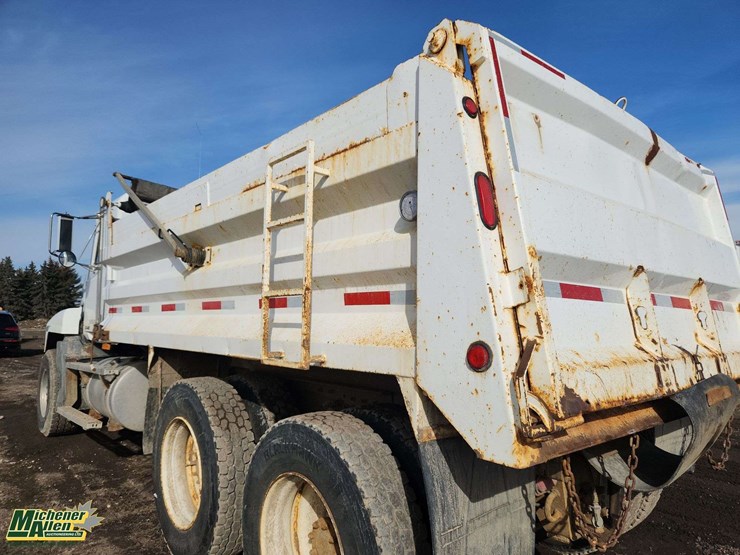 2001-mack-ch613-image-39