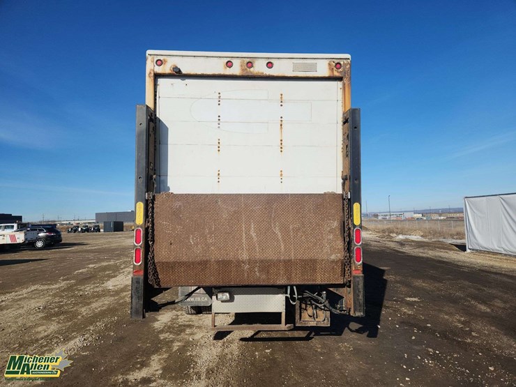 2011-peterbilt-337-image-4