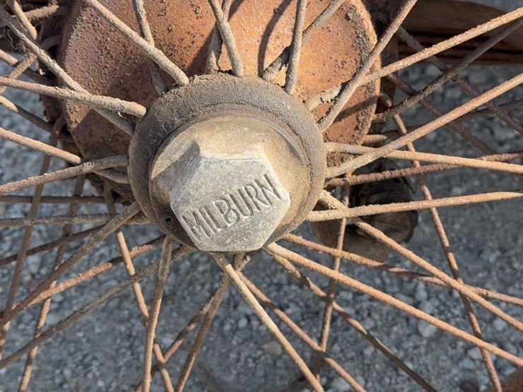 1916-milburn-electric-car-image-10