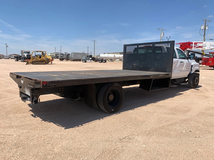 2022-chevrolet-silverado-6500hd-image-6