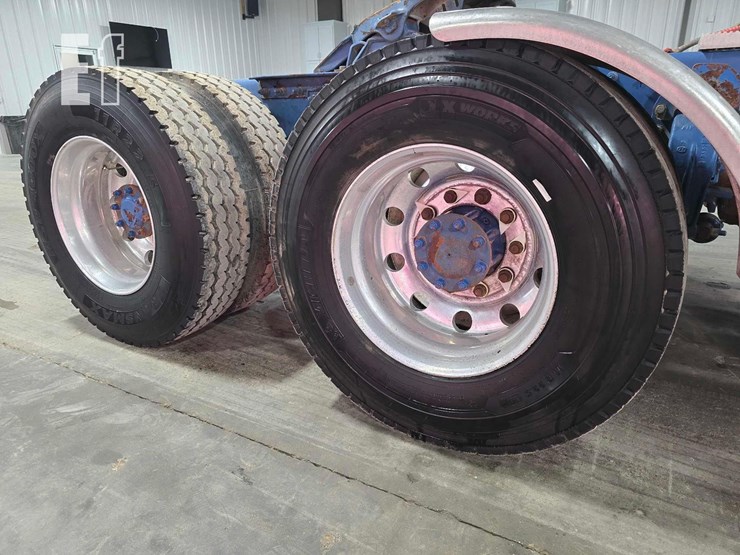 2009-peterbilt-367-image-26