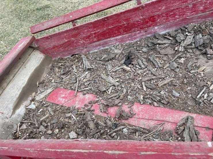 ih-wood-hauler-spreader-image-5