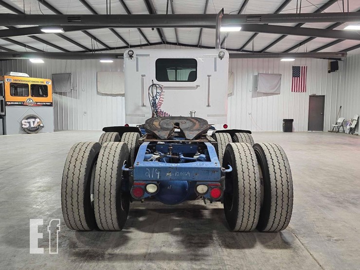 2004-peterbilt-378-image-8