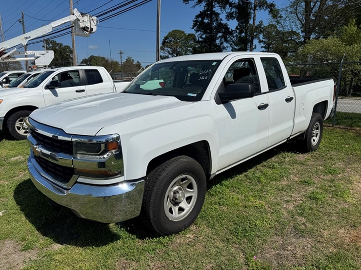 2017-chevrolet-silverado-1500-image-1