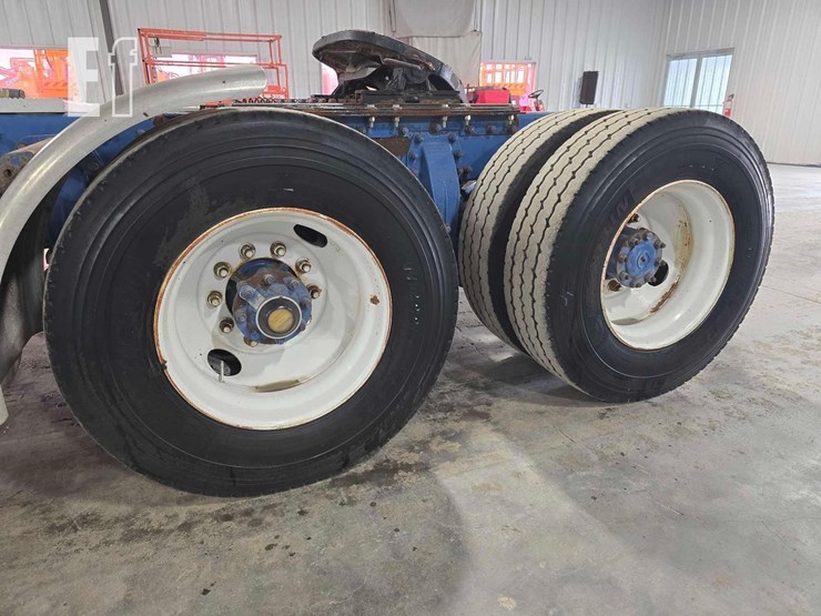 2004-peterbilt-378-image-25