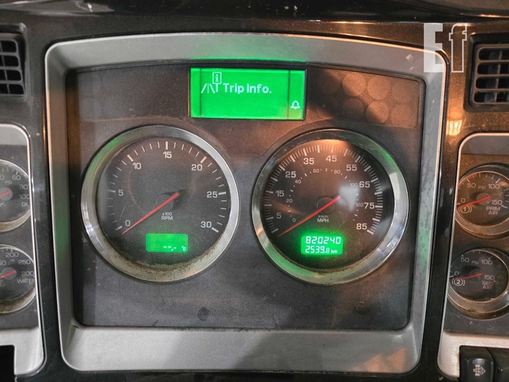 2012-kenworth-t800-image-11