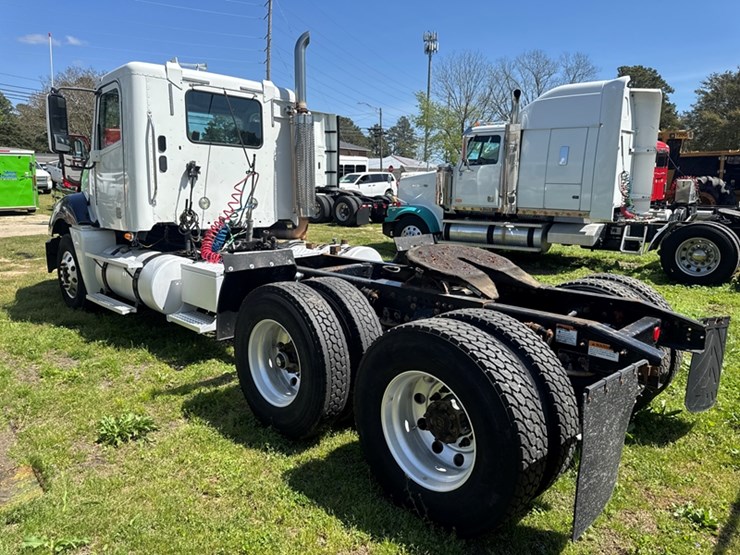 2014-freightliner-columbia-day-cab-road-tractor-detroit-60-series-diesel---10-speed-manual---wet-image-4