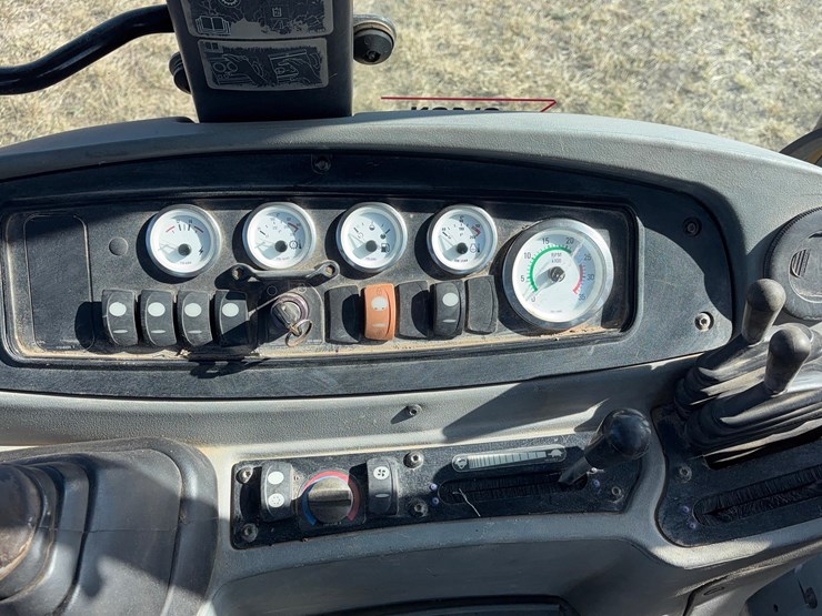 caterpillar-420d-image-11