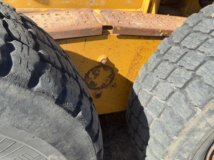 2018-deere-772g-image-29