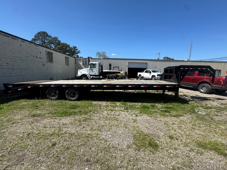 2014-pj-equipment-trailer---25'-deck-+-6'-6'-hydraulic-ramps,-4p5fd3022e1206624-image-3