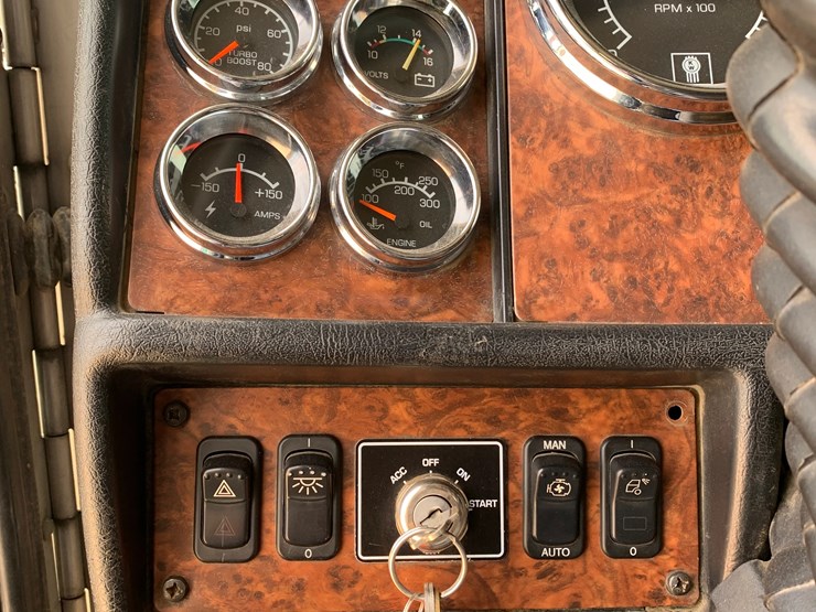 2005-kenworth-t800b-image-23