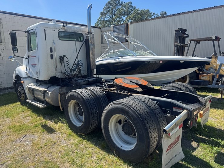 2006-freightliner-columbia-daycab---not-running-engine-disassembled,-mercedes-dsl-miles-unknown---image-4