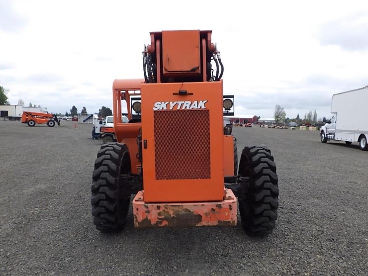 2011-jlg-10054-telescopic-reach-lift-image-6