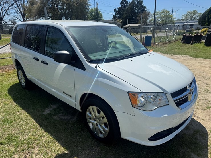 2019-dodge-grand-caravan-se-image-2