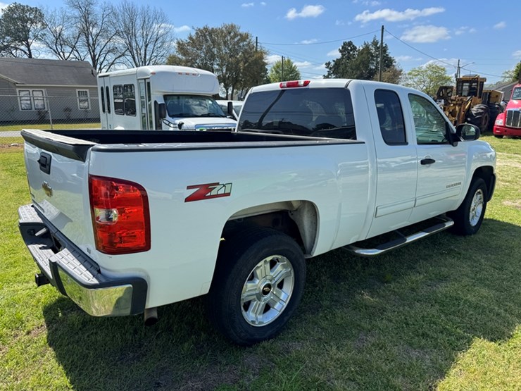 2010-chevrolet-silverado-1500-image-3