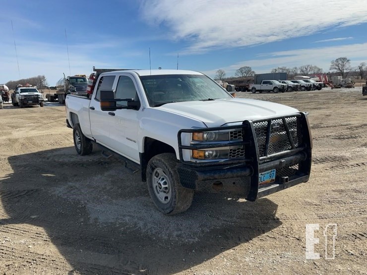 2019-chevrolet-2500-image-3