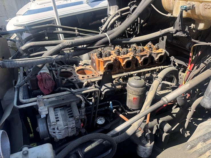 2006-freightliner-columbia-daycab---not-running-engine-disassembled,-mercedes-dsl-miles-unknown---image-8