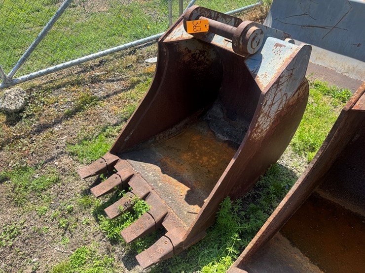 34"-excavator-bucket-image-1