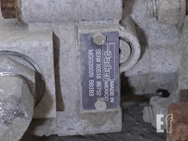 2012-freightliner-m2-106-image-15