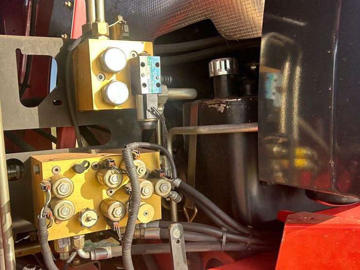 2008-new-holland-h8040-image-5