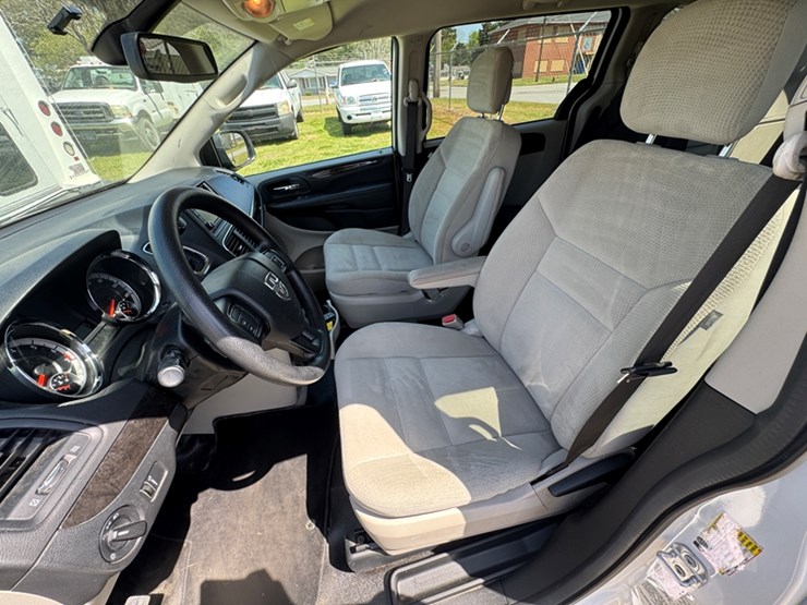 2019-dodge-grand-caravan-se-image-5