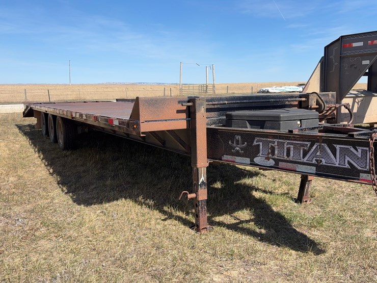 2013-titan-trailer-image-7