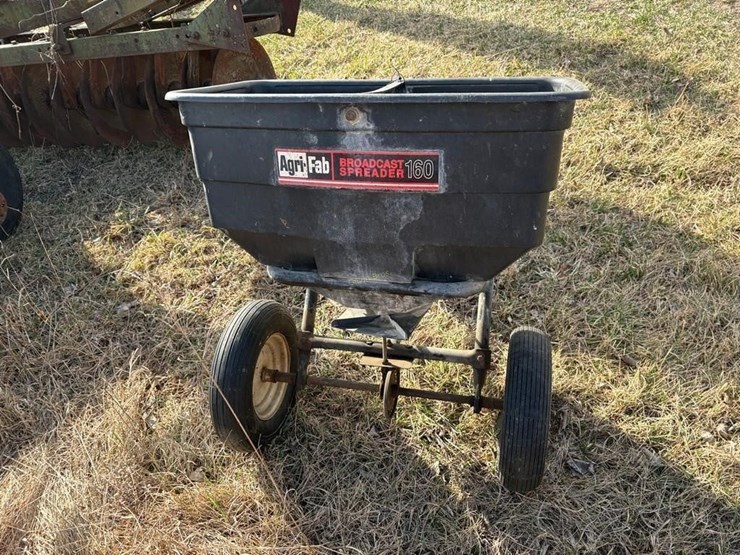 agri-fab-spreader-image-3