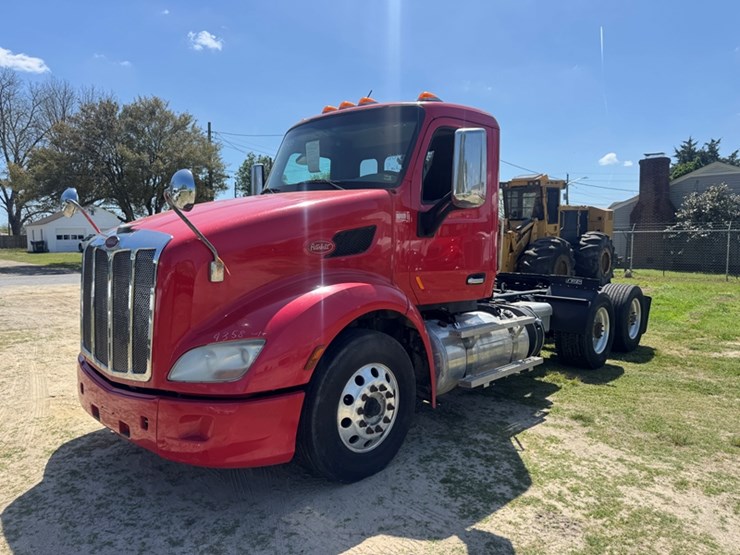 2014-peterbilt-579-image-1